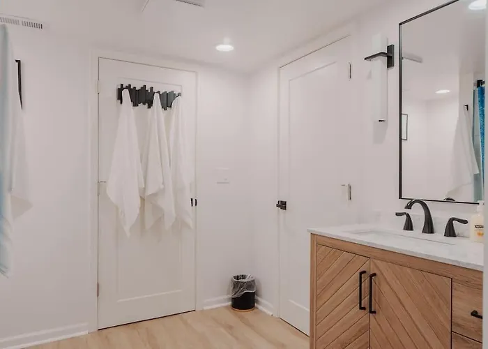 Prime Location In Lakeview Near Wrigleyville